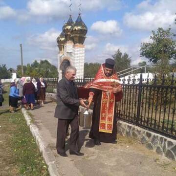 У селі Метанівка оновили 200-річну ковану огорожу навколо храму