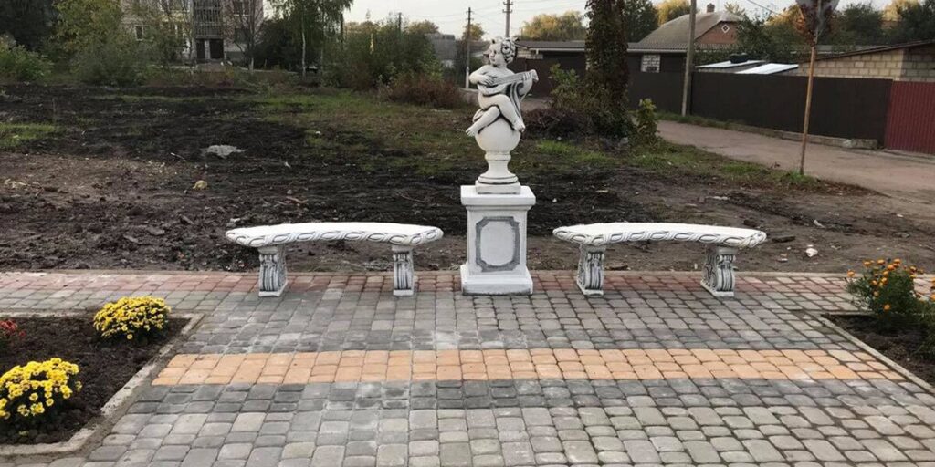 У Козятині вандали спробували розтрощити скульптуру біля майбутнього скверу