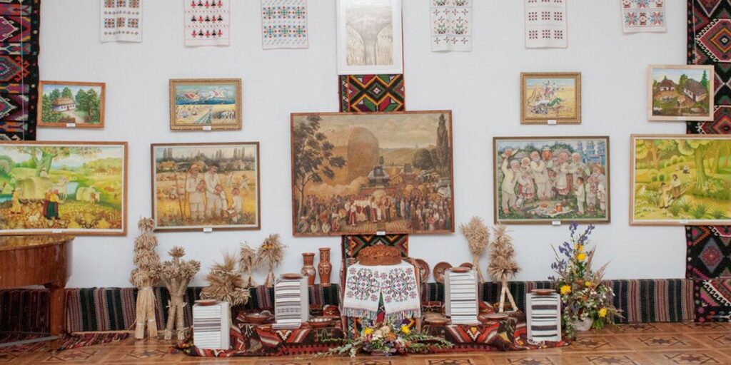 Вінничан запрошують на виставку образотворчого та декоративно-прикладного мистецтва
