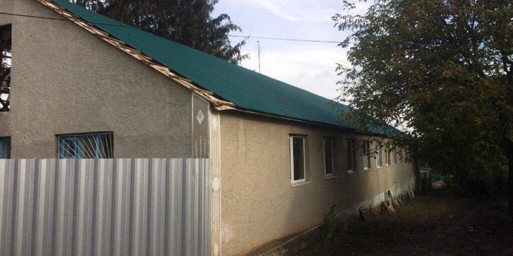 У Теплику перекривають дах приміщення військового комісаріату