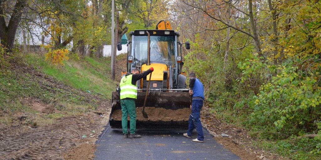 В Селищі, що у Літинському районі, капітально ремонтують дорогу