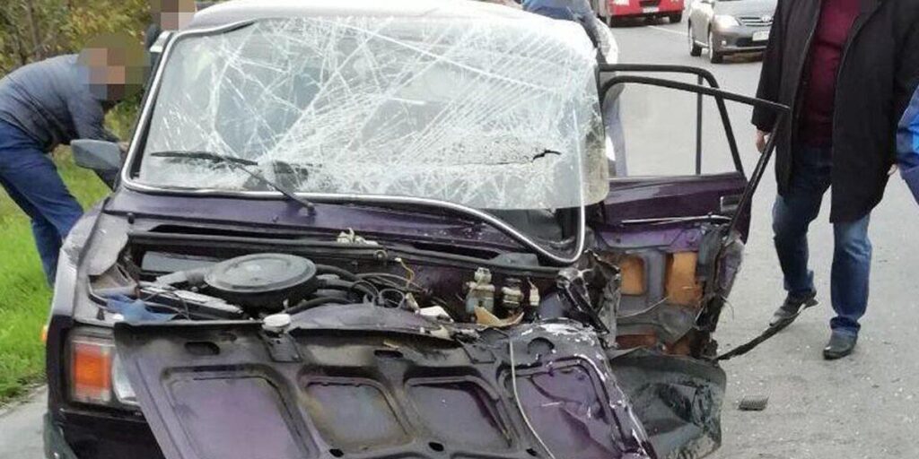 Неподалік Селища «ВАЗ» в’їхав у вантажівку, водія з травмами шпиталізували