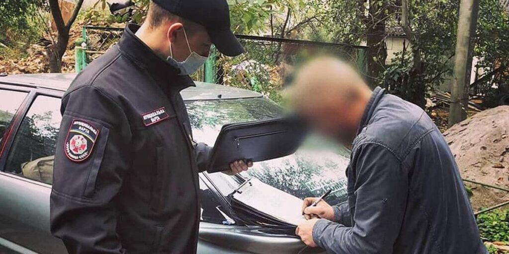 Вінничанин вивозив будівельний непотріб у ліс – сплатить штраф