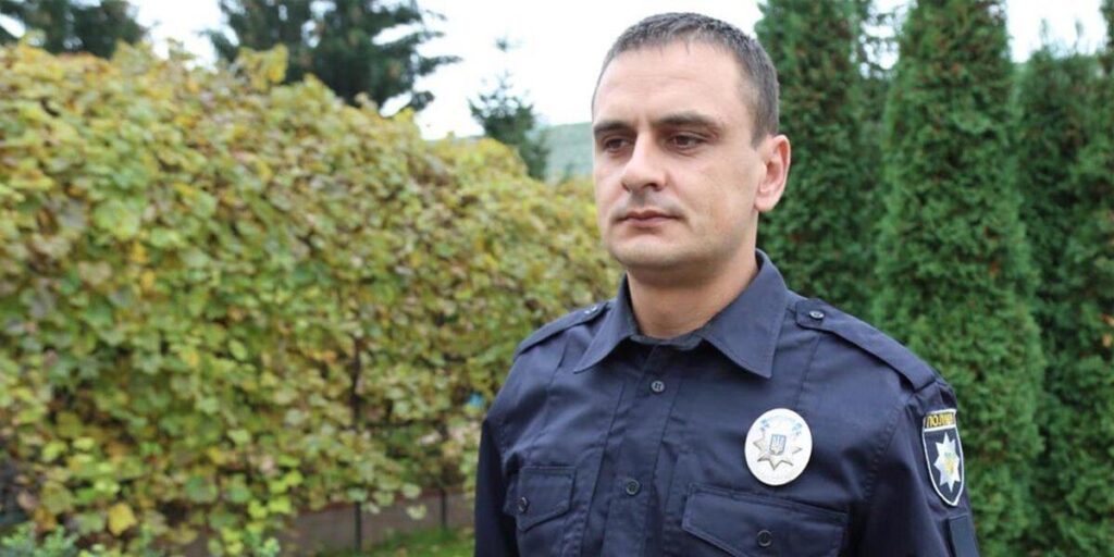 Поліцейський, який дав відсіч нападникам на виборчу дільницю у Тульчині, отримав відзнаку