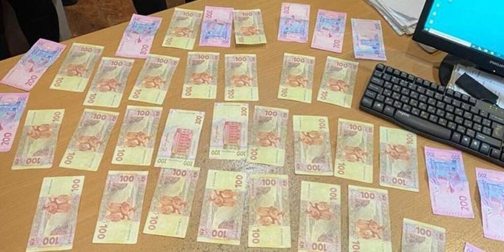 На Вінниччині на хабарі затримали співробітника митниці