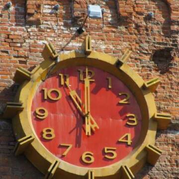 У Вінниці почали ремонт годинника на вежі Артинова