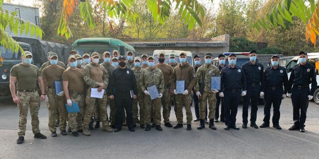 Вінницьких правоохоронців привітали з Днем захисника України у зоні проведення ООС