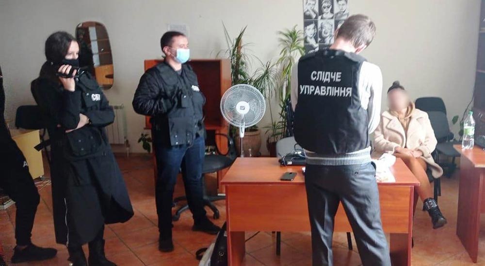 У Вінниці викрили шахраїв, які через call-центри видурювали кошти у громадян
