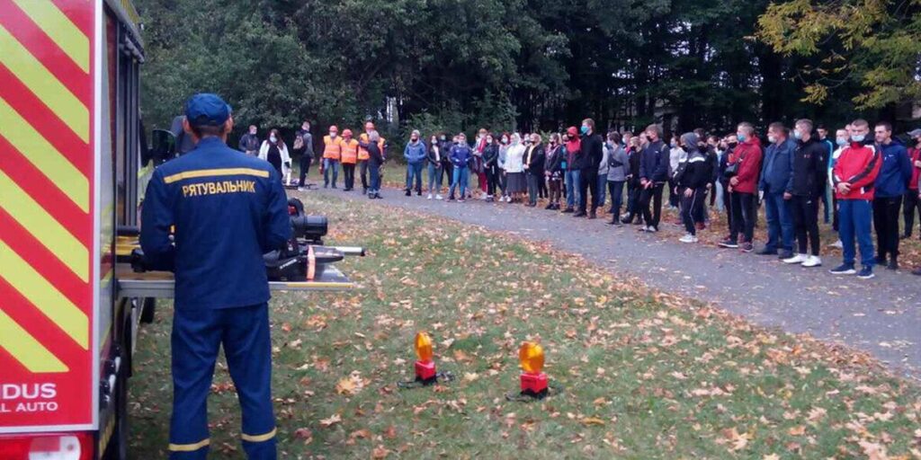У Браїлові рятувальники нагадали учням ліцею алгоритм дій за сигналом «Увага»