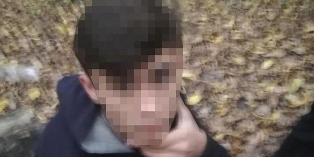Біля Лісопарку затримали парубка, який при собі мав згортки, схожі на наркотики