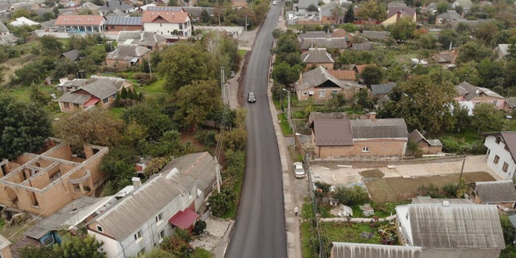 По вулиці Гальчевського на Старому місті ремонтують дорогу