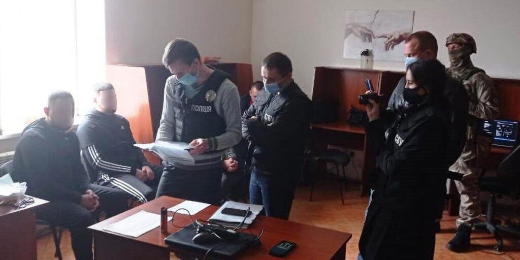 У Вінниці викрили шахраїв, які через call-центри видурювали кошти у громадян
