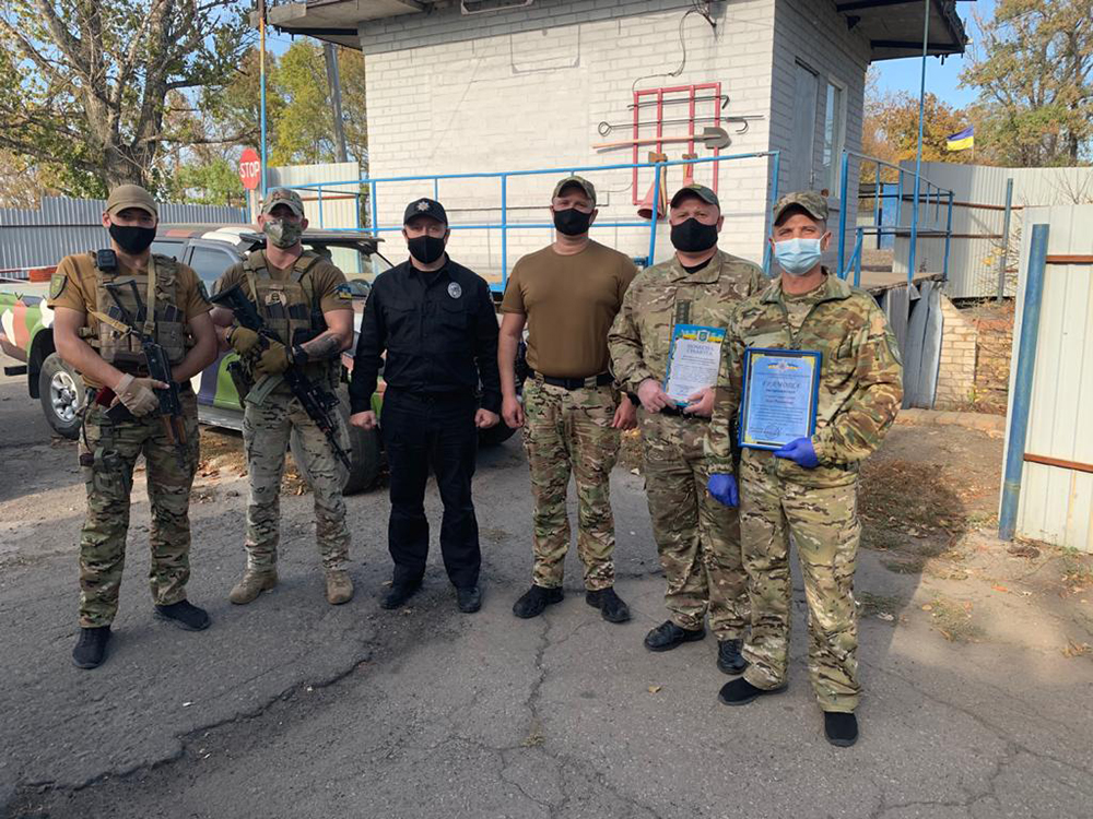 Вінницьких правоохоронців привітали з Днем захисника України у зоні проведення ООС 