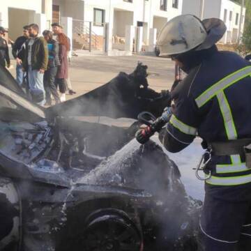 У Вінниці вогнеборці за лічені хвилини загасили дві палаючі автівки