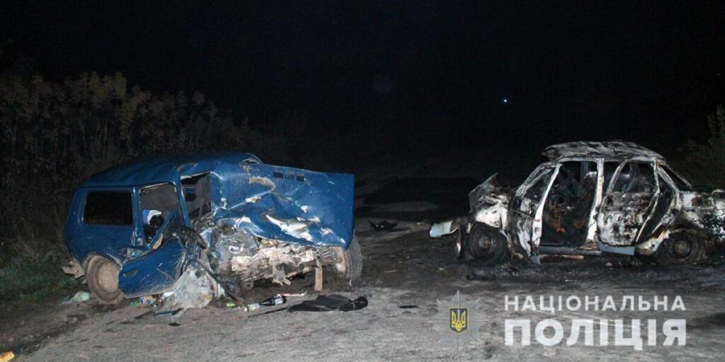 У Тульчинському районі в аварії загинули двоє людей, а один із автомобілів згорів вщент