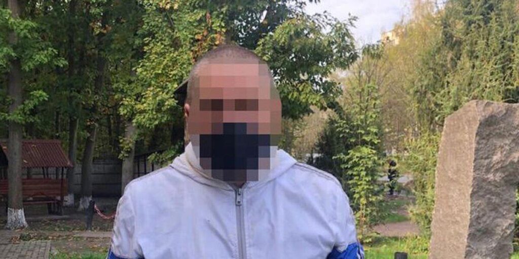 В парку Дружби народів чоловік з ножем напав на пару