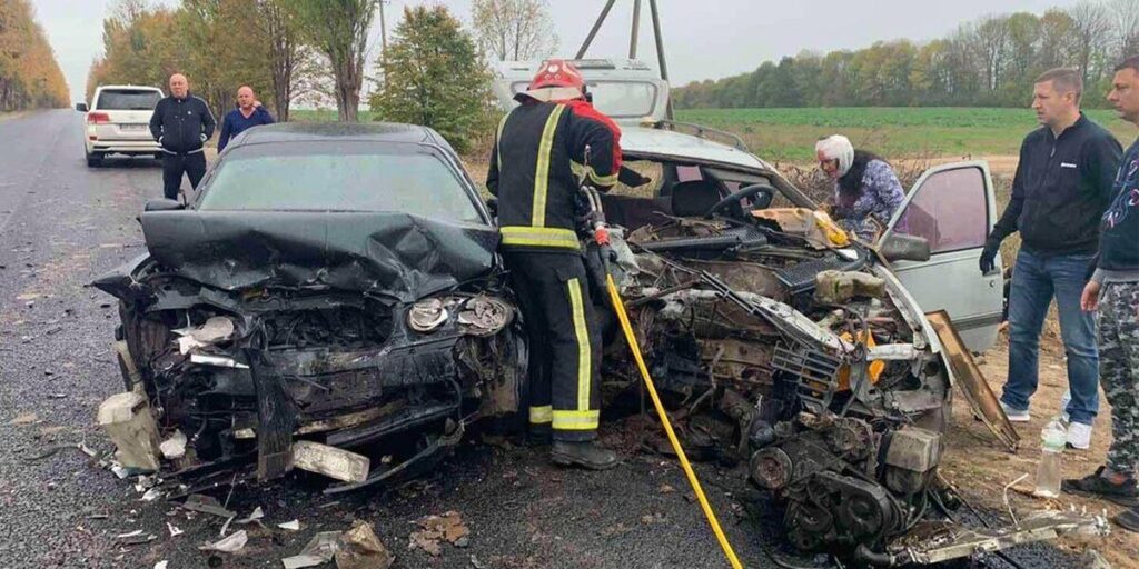 На Вінниччині зіштовхнулись дві автівки: постраждало четверо людей