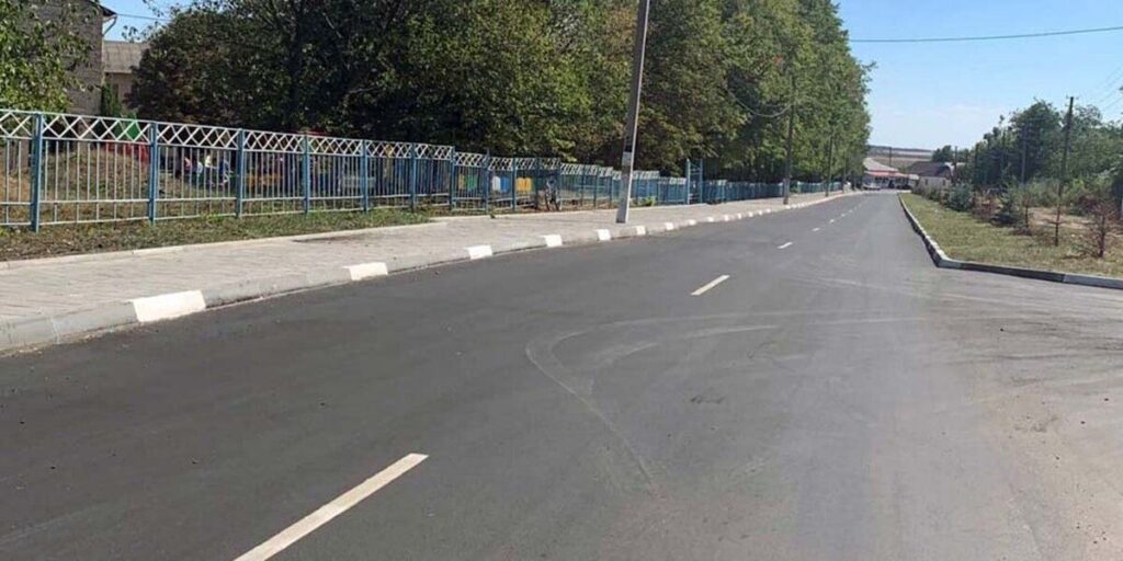 У смт. Вендичани, що у Могилів-Подільському районі, відновили дорожнє покриття