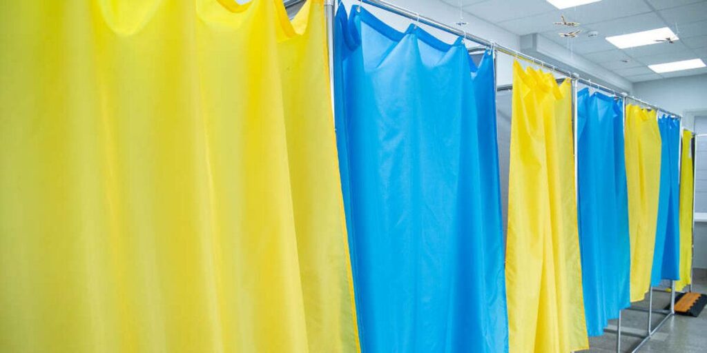Низька явка, порушення і прогноз затяжного підрахунку голосів: як почалися вибори на Вінниччині