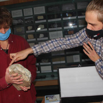 Вінницькому краєзнавчому музею передали зуб мамонта, який знайшли неподалік Дністра