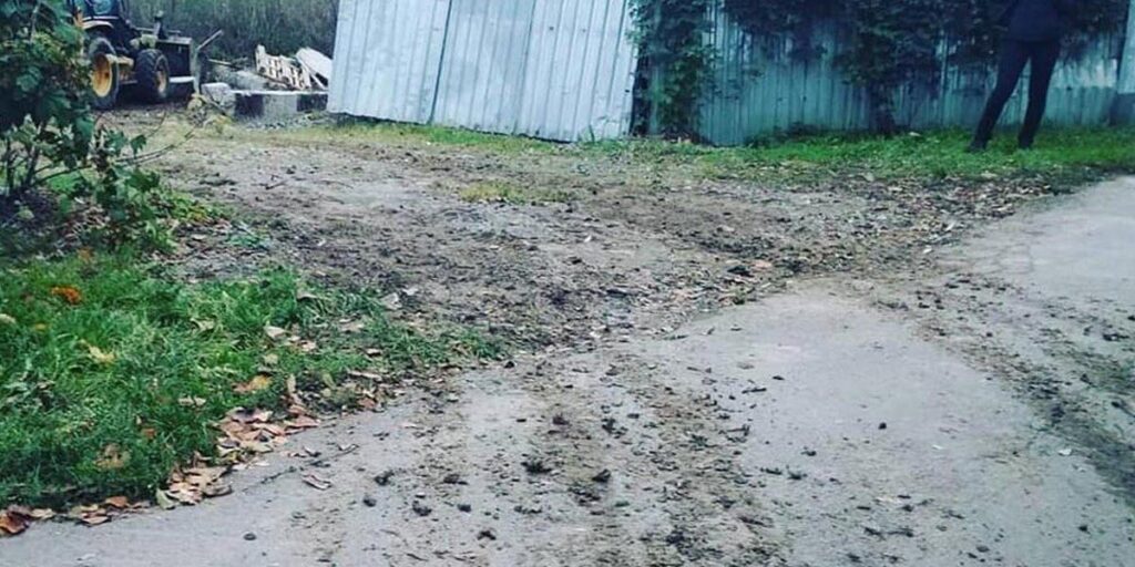 На Князів Коріатовичів «КАМАЗ» забруднив дорогу. На водія склали протокол