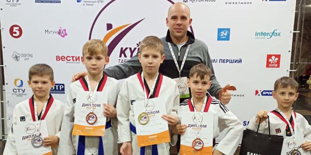 Юні вінницькі тхеквондісти привезли зі столиці нагороди