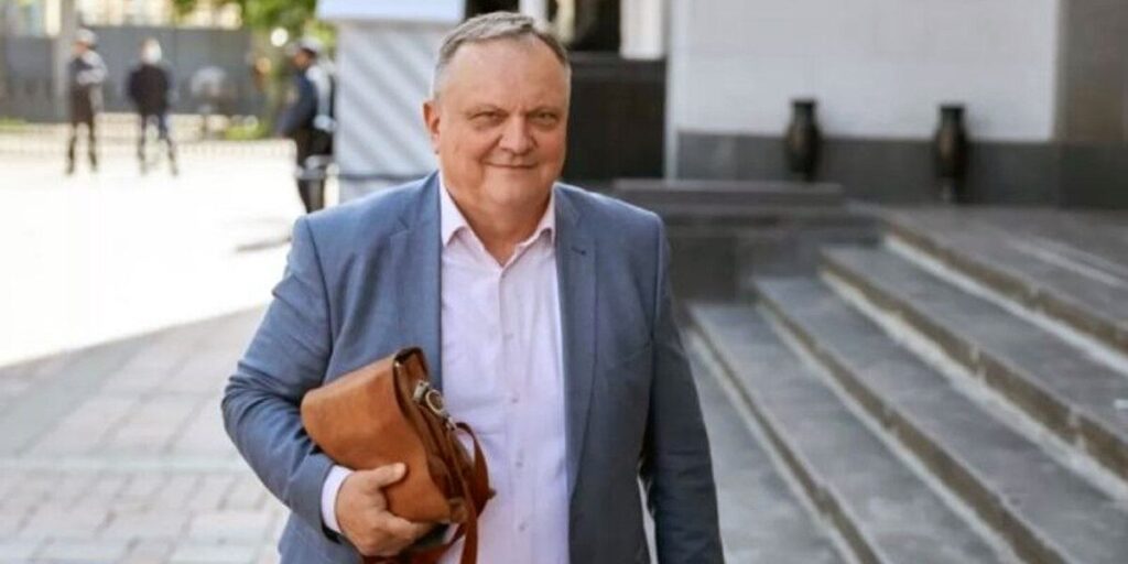 "Слугу" зловили в Раді на пересиланні еротичного відео однопартійцю