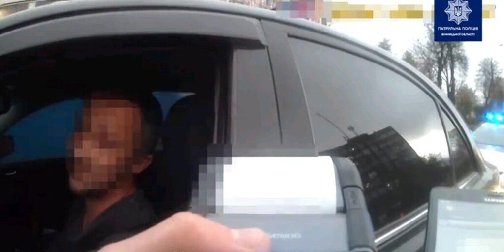 На Хмельницькому шосе водій намагався «відкупитися» від патрульних