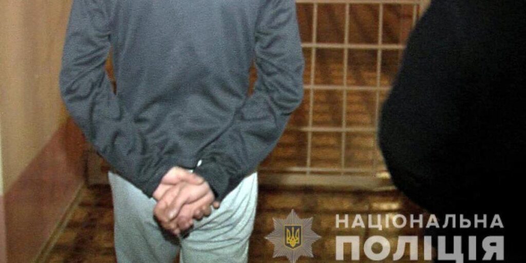 Вінницькі поліцейські затримали шахрая, який за день обдурив трьох вінничанок