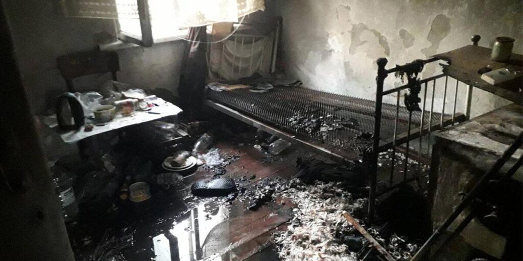 В Тростянці через необережне поводження з вогнем горіла квартира
