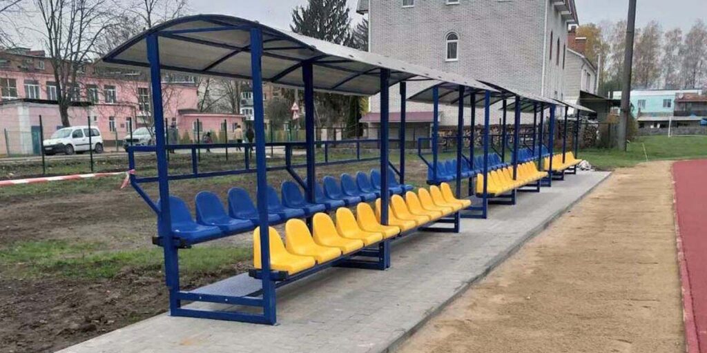 Оновили трибуни для глядачів на міському стадіоні у Калинівці