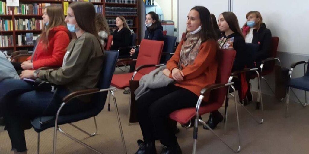 Студентів та викладачі ВТЕІ КНТЕУ навчали медійної грамотності