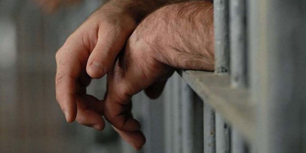 У Хмільнику чоловік побив колишню співмешканку та ледь не підірвав її будинок