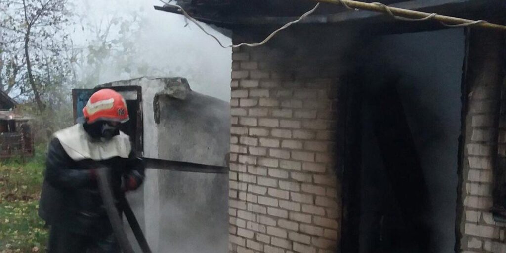 Минулої доби на Вінниччині рятувальники двічі гасили пожежі