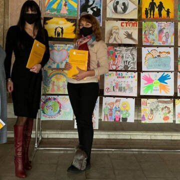 На Вінниччині презентували виставку дитячих малюнків «Моя родина вільна від насильства»