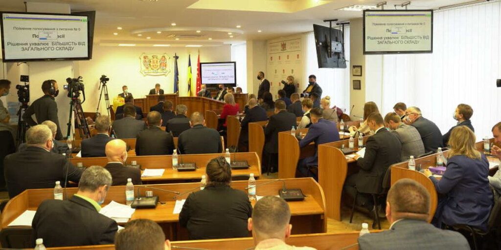 Які партії і кандидати проходять у Вінницьку міську раду – офіційні результати виборів