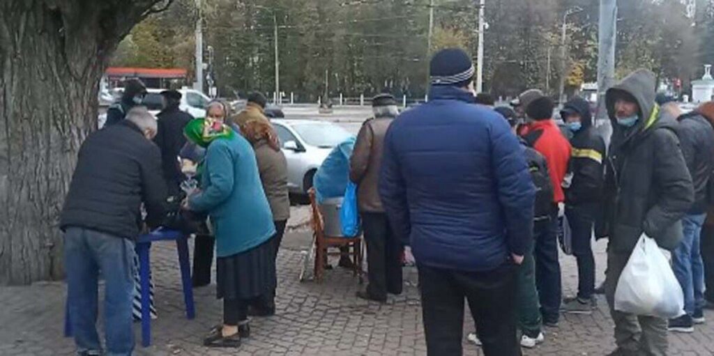 У Вінниці щоп’ятниці безкоштовно годують нуженних і бездомних