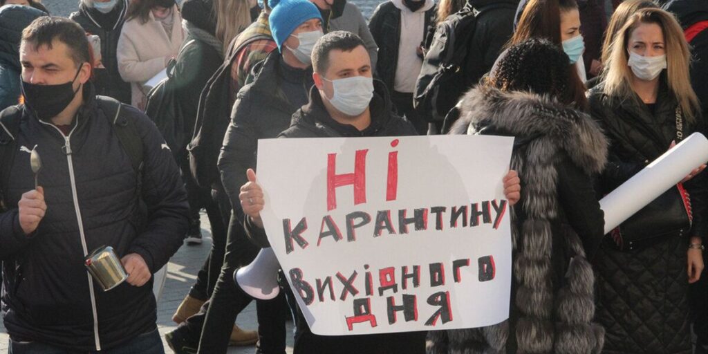 "Ми не просимо про допомогу, ми просимо не заважати нам": у Вінниці ресторатори мітингували проти карантину вихідного дня