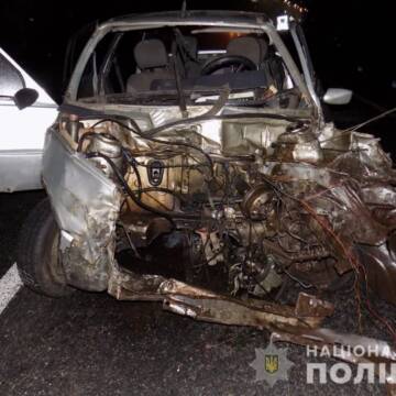 Зіткнувся з вантажівкою: на Вінниччині в ДТП постраждали водій та мама з дитиною
