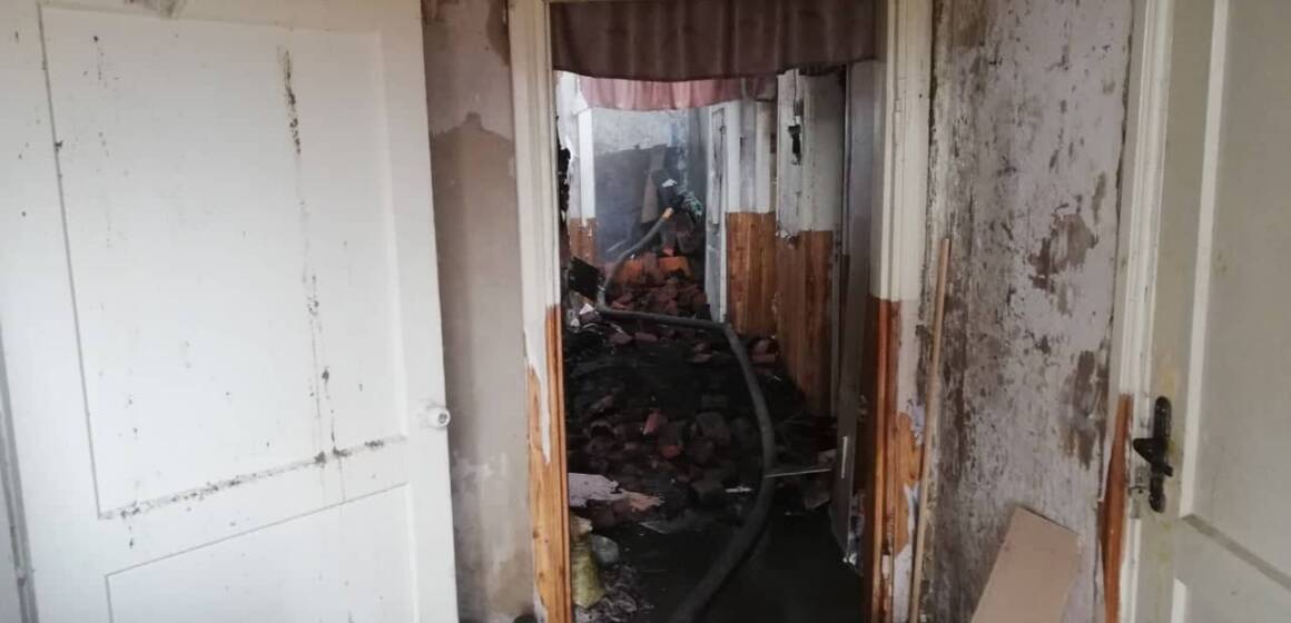 Майже три години рятувальники ліквідовували пожежу в будинку на Вінниччині