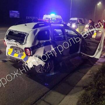 На Вінниччині авто врізалося в патрульну машину: троє людей постраждало