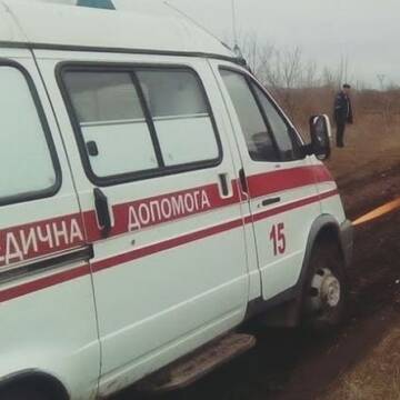 В селі на Вінниччині у болоті застрягла “швидка”