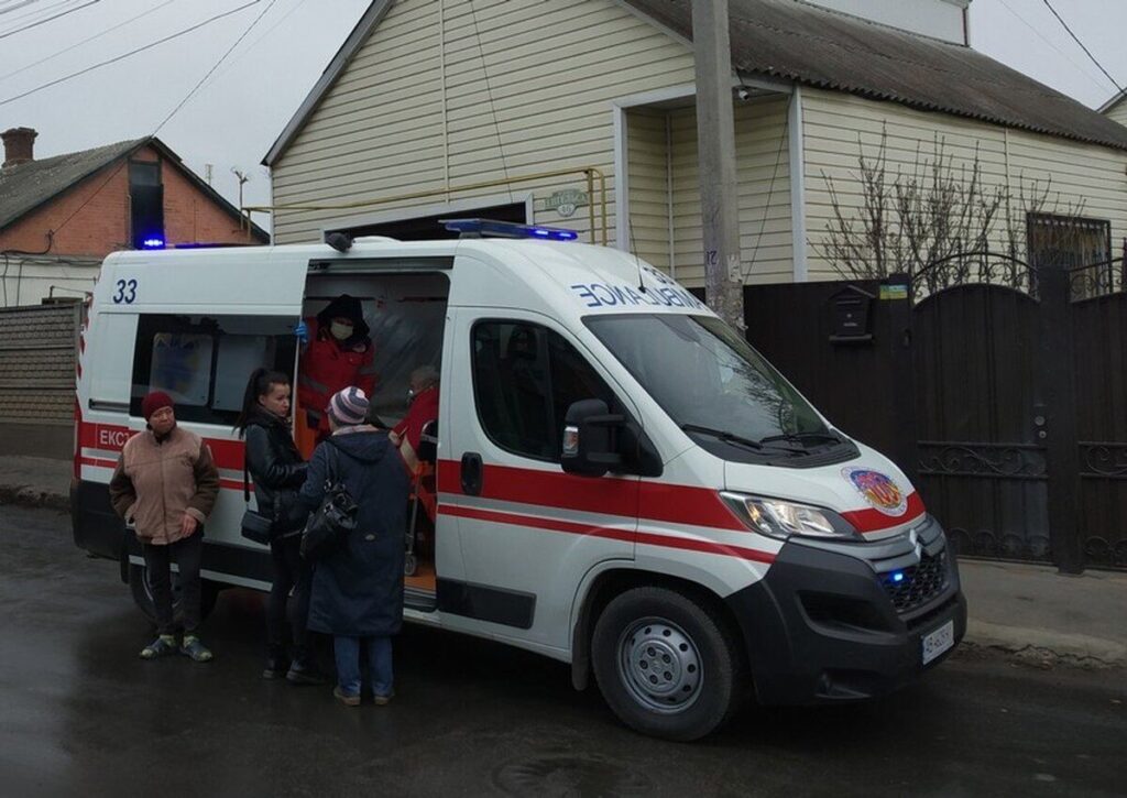 Сусіди врятували вінничанина з палаючого будинку