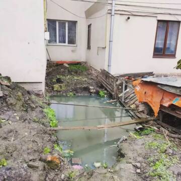 Мешканець Вінниці перетворив вигрібну яму у басейн