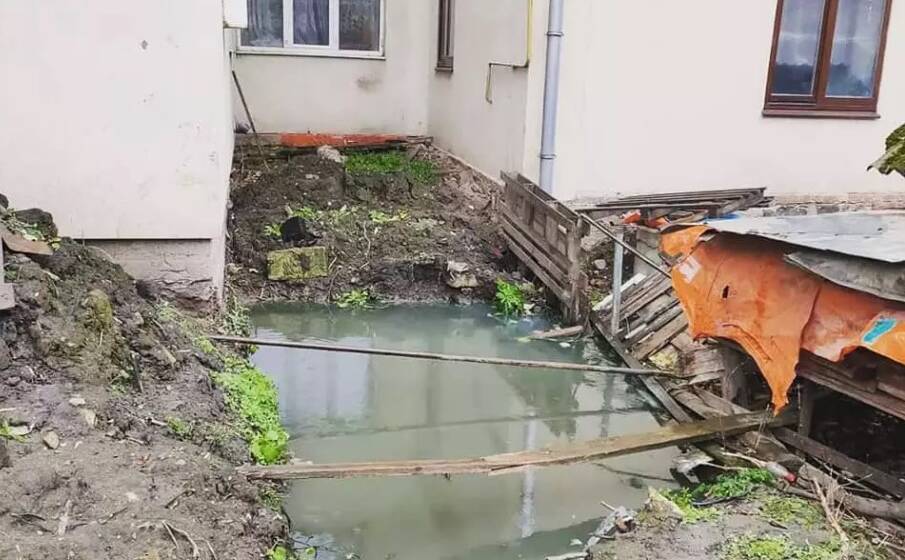 Мешканець Вінниці перетворив вигрібну яму у басейн
