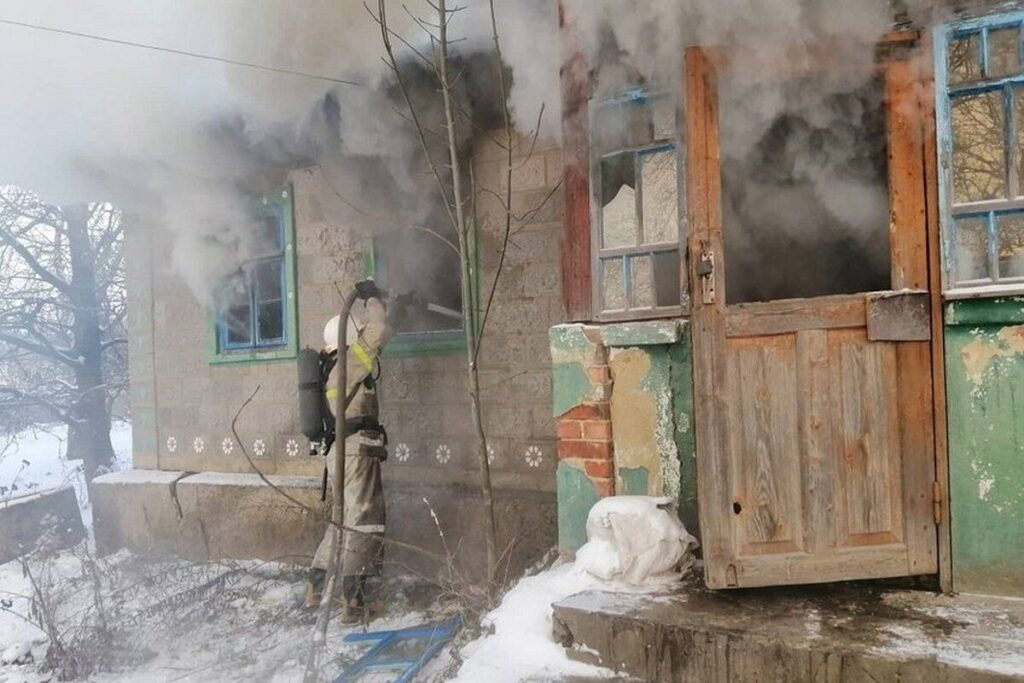 Бабуся отруїлася чадним газом у старенькій хатині на Вінниччині