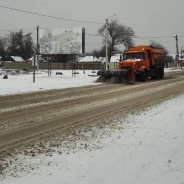 Сніг на Вінниччині розчищають  170 дорожніх автомобілів