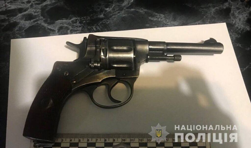В електричці Київ-Жмеринка пасажиру вистрелили в ногу