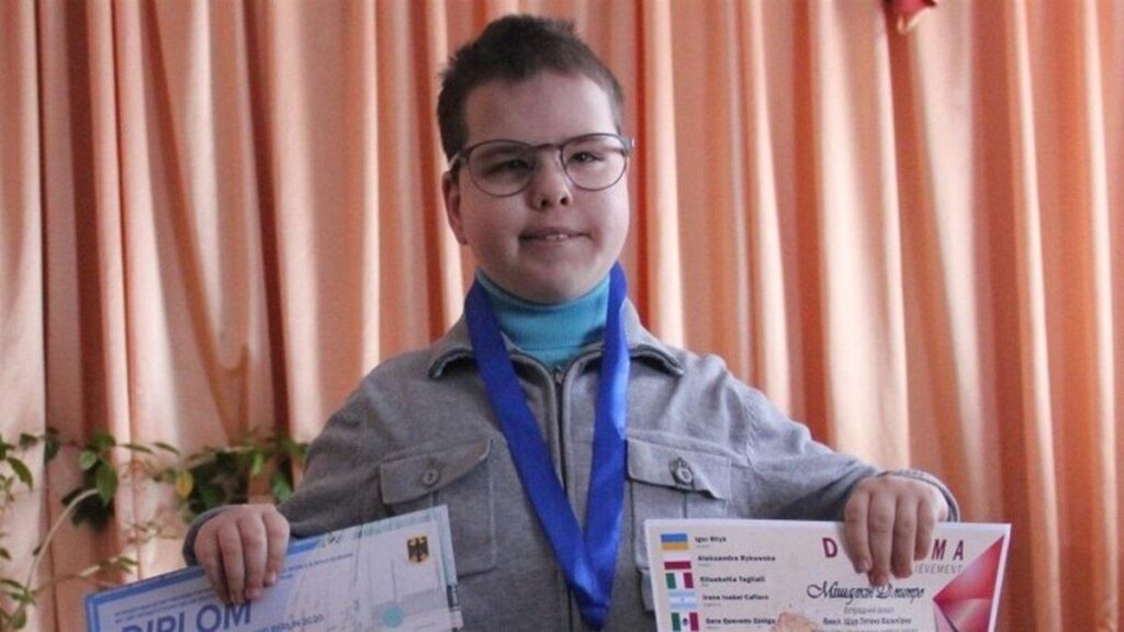 Незрячий школяр став переможцем міжнародних пісенних конкурсів