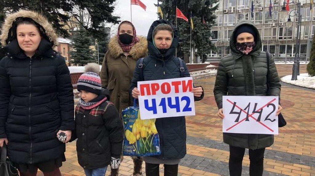 У центрі Вінниці влаштували мітинг проти примусової вакцинації від COVID-19